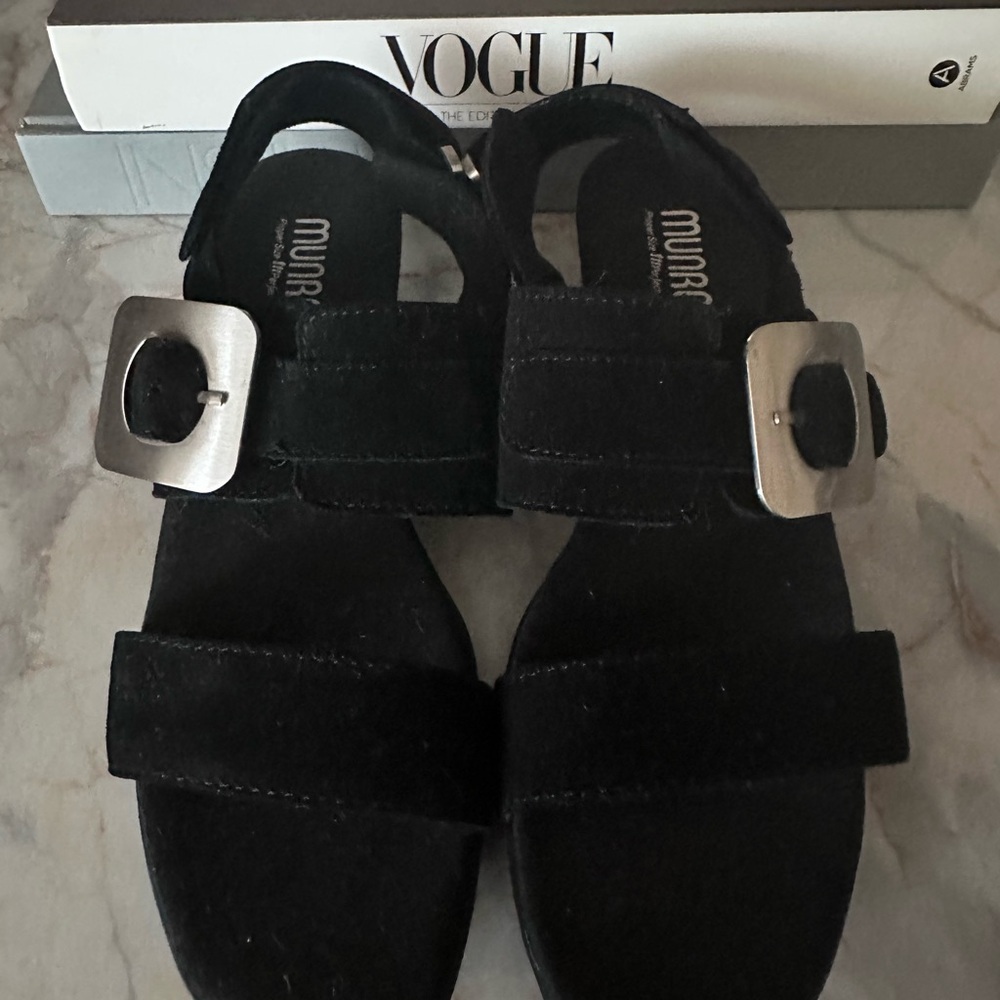 Munro Black and Silver Sandals with Low Block Heel - Picture 5 of 10